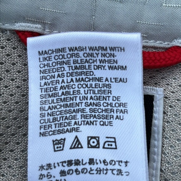 The North Face Button-down Shirt with zippered side pocket - Picture 15 of 16